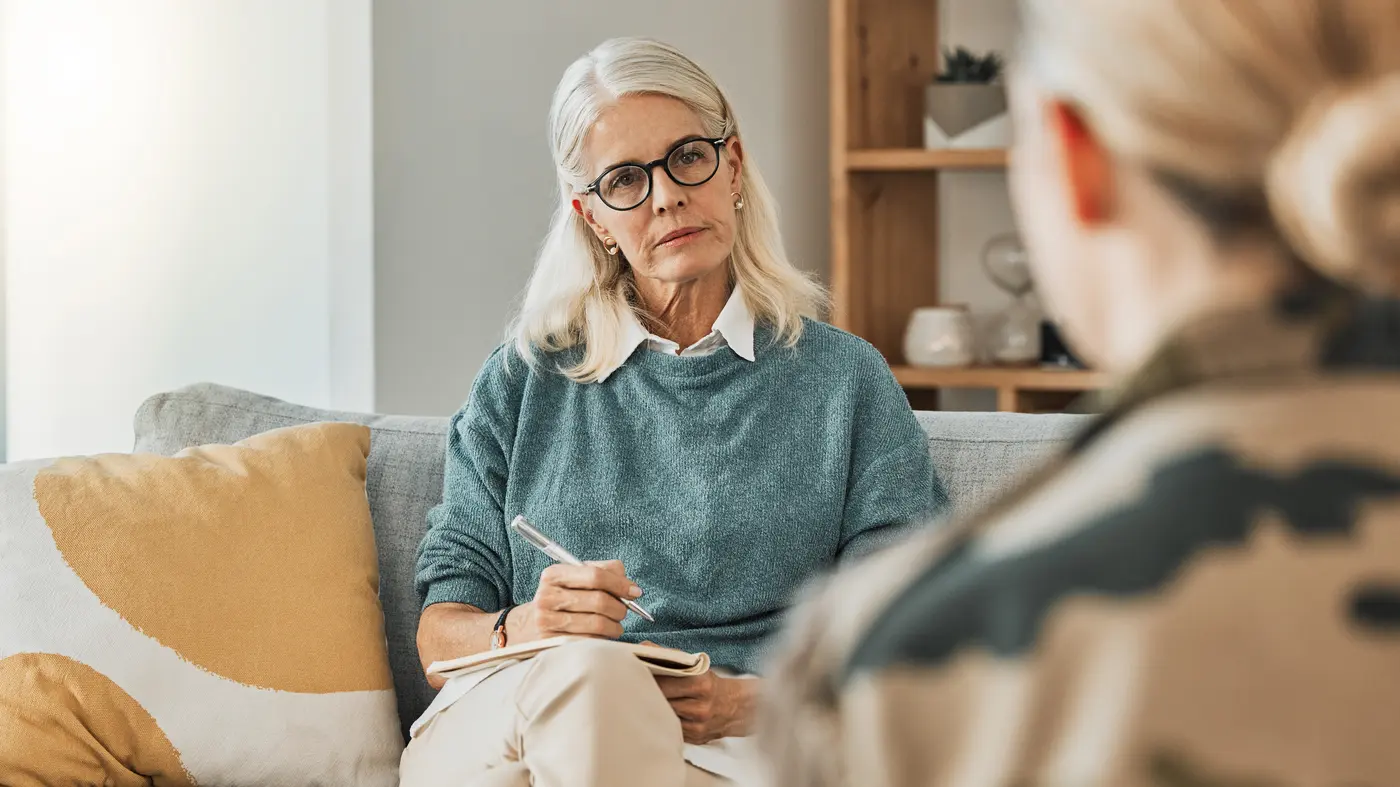 Therapie, Unterstützungsberatung und Psychologengespräch mit einem Patienten