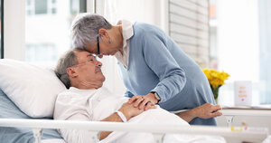 iStock-1650859901.jpg - Krankenhaus, älteres Paar